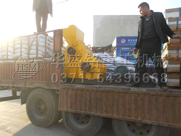 600雙級(jí)破碎機(jī)發(fā)貨現(xiàn)場3.jpg